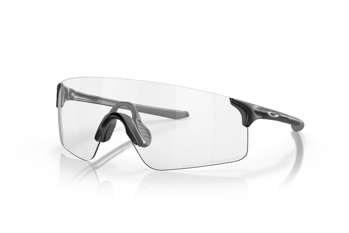 GAFAS OAKLEY EVZERO BLADES MATTE BLACK CLEAR TO BLACK PHOTO.