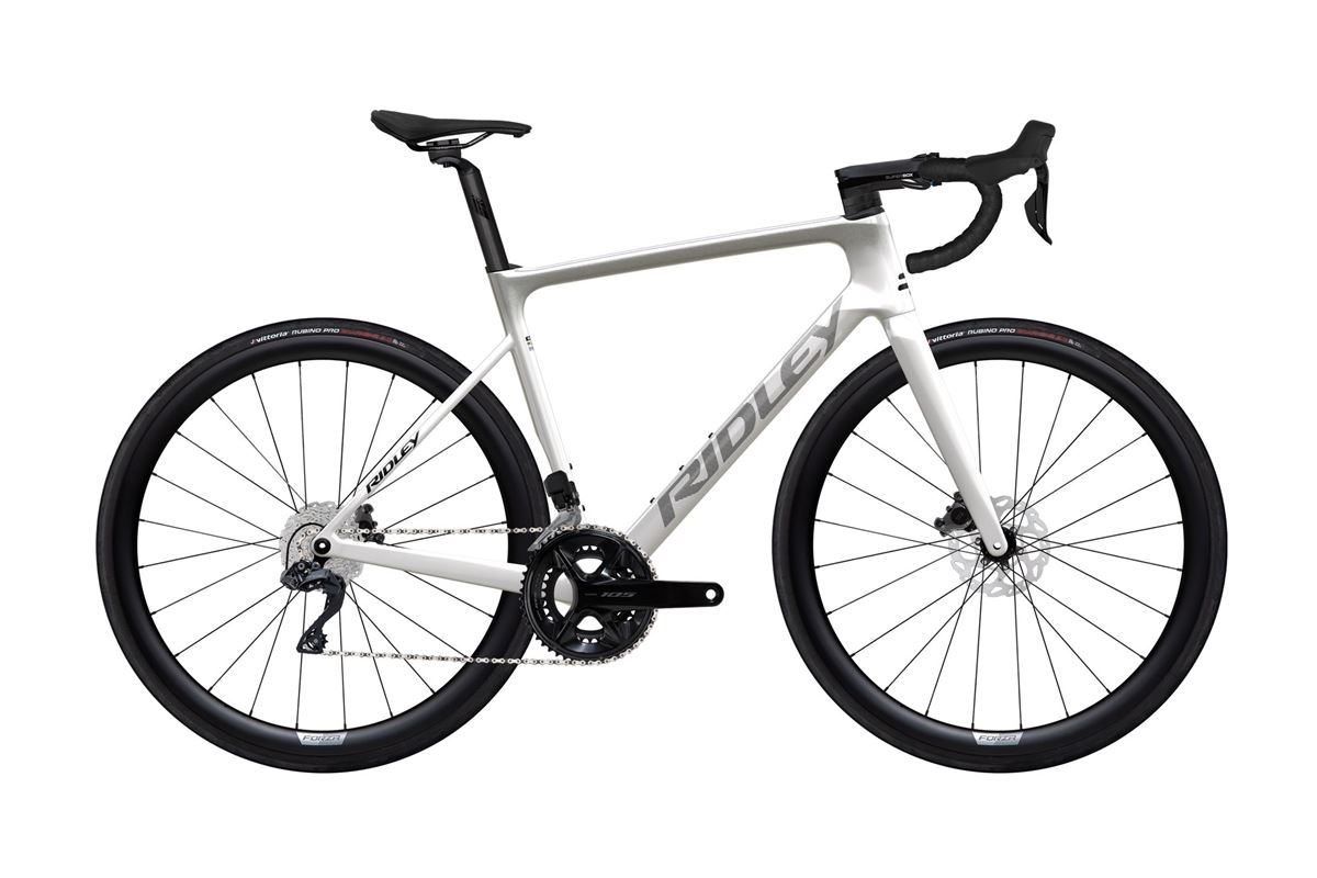 BICICLETA DE CARRETERA RIDLEY FALCN 105 DI2 WHITE-SILVER